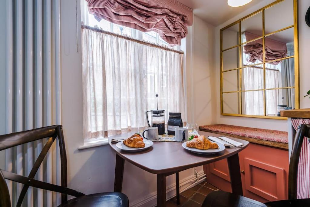 Rustic Chester Cottage Near Shops & Terrace Экстерьер фото