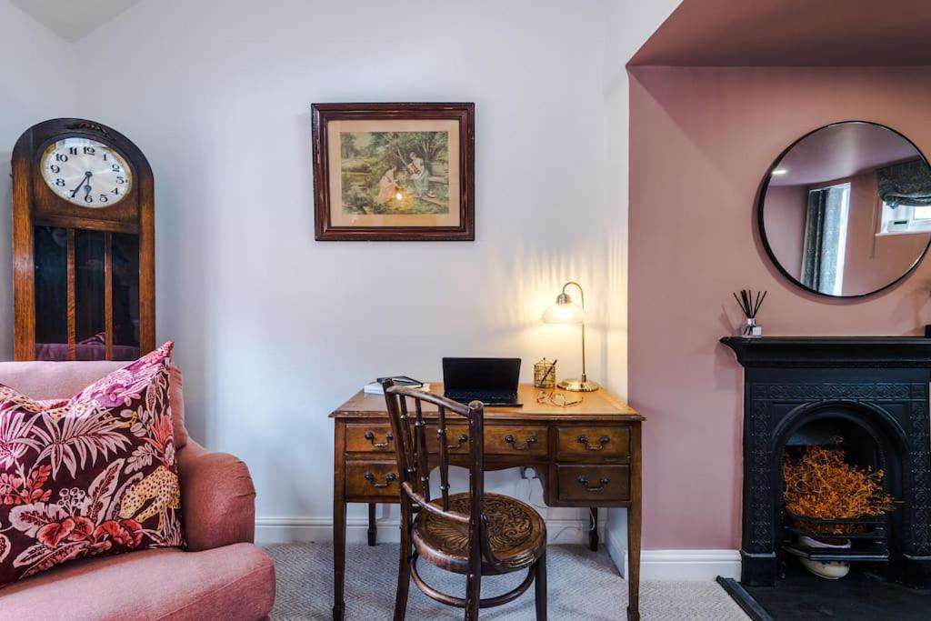 Rustic Chester Cottage Near Shops & Terrace Экстерьер фото